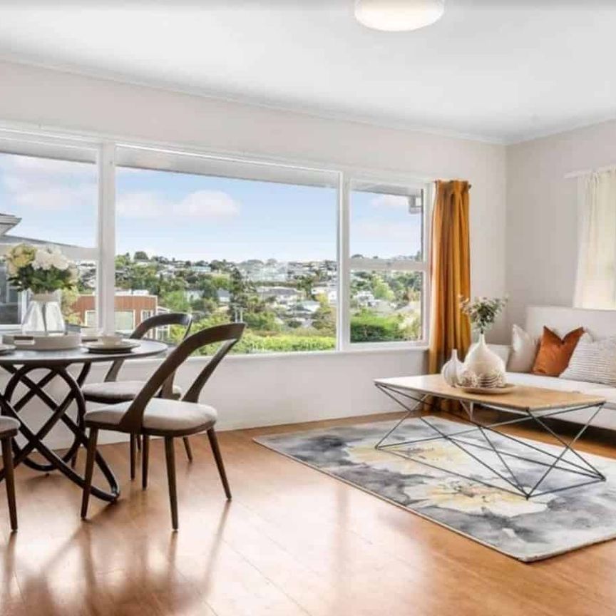 Modern, Light and Location - Photo 1