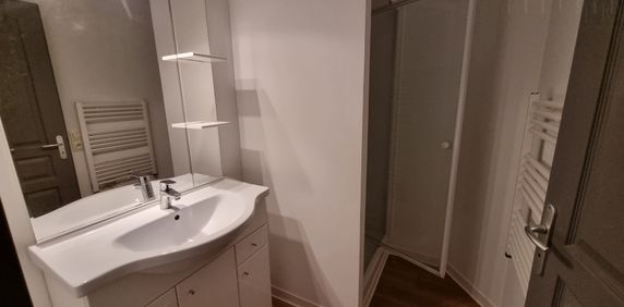 Location Appartement 2 pièces 46m² GALLARGUES LE MONTUEUX 30660 - Photo 2