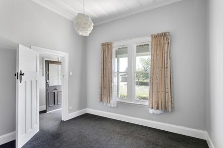 Large Family Home - Photo 4