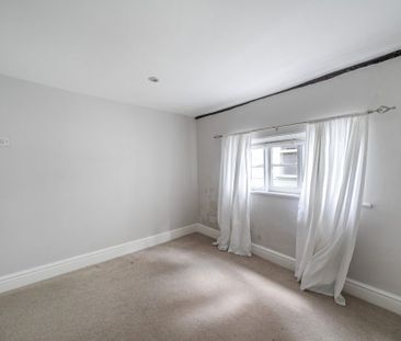 2 Bedroom Flat / Apartment - West Street, Alresford - Photo 5