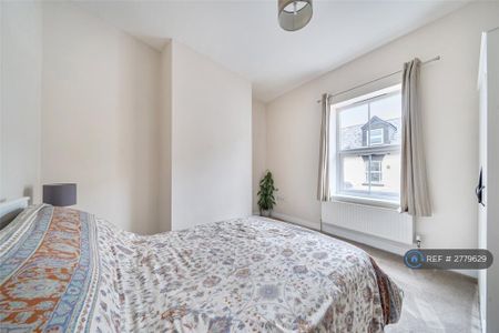 4 bedroom terraced house to rent - Photo 3