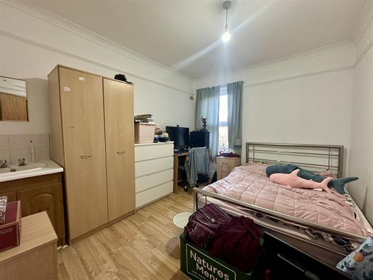 Newcombe Road, Southampton - Photo 1