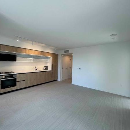 Bright and spacious 3 Bed 2Bath w/ Balcony - Photo 1