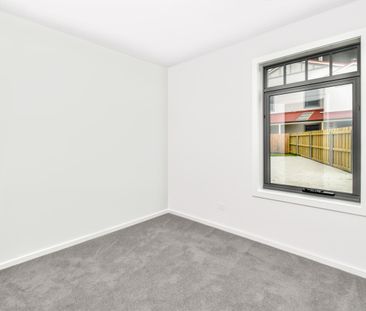 Modern and Low Maintenance - Photo 5