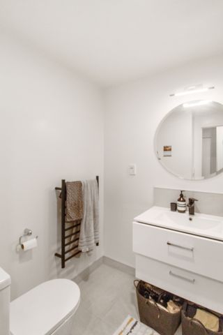 Modern renovated 1 bedroom ground floor apartment! - Photo 4