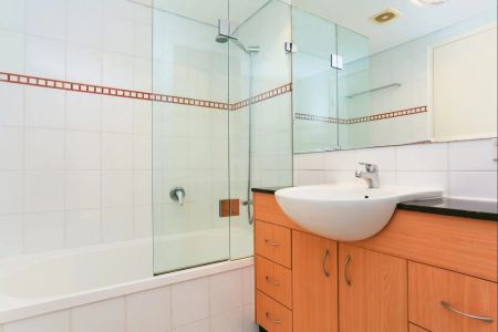 CONTEMPORARY APARTMENT - Photo 4