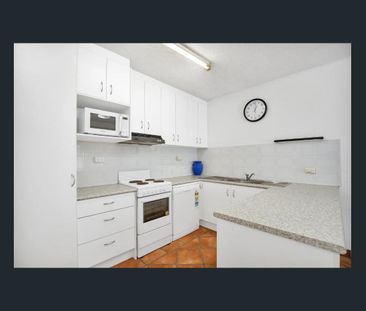 Furnished 2 Bedroom Apartment - Photo 6