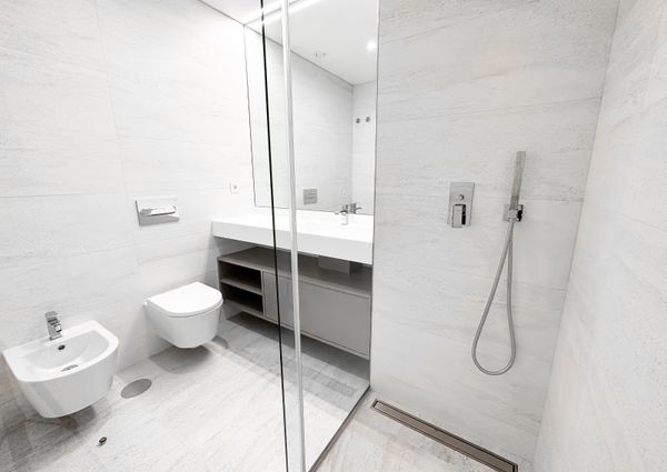 Apartamento T3 com Varanda, Box e Arrumos em Matosinhos Sul