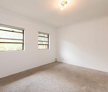 2 Bedroom Split Level Townhouse - Photo 4