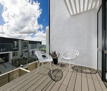 Sleek Chic Hobsonville Townhouse - Photo 4