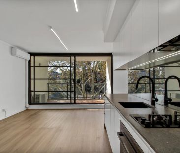 Stylish & Contemporary Studio Apartment in the Heart of Camperdown - Photo 1