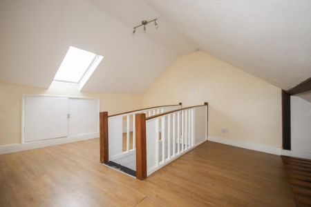 2 bedroom maisonette to rent - Photo 3