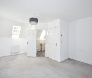 4 bedroom House To Let - Photo 2