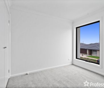 30 Sicily Avenue, Deanside VIC 3336 - Photo 5