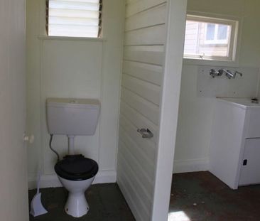 CHARMING 3-BEDROOM PROPERTY - Photo 3