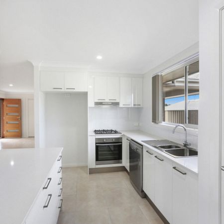 Freestanding Villa - Photo 3