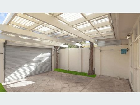 Large Character Home! - Photo 4