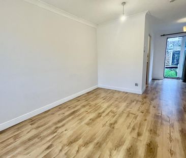 2 bedroom end of terrace house to rent - Photo 4