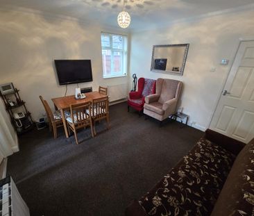 3 bedroom semi-detached bungalow to rent - Photo 4