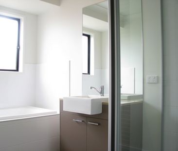 Family Home Conveniently Located Close to Parks, Schools, Shopping ... - Photo 2