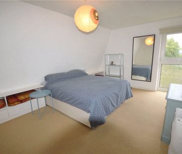 2 Bedroom Flat / Apartment - Lansdowne Avenue, Winchester - Photo 4