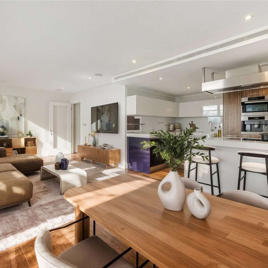 Newly refurbished three bedroom apartment - Photo 1