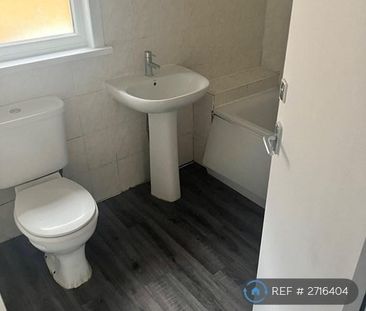 4 bedroom semi-detached house to rent - Photo 6