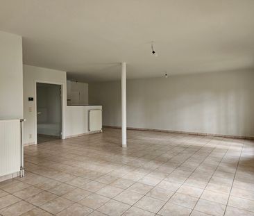 Appartement met 2 slaapkamers, terras en staanplaats - Photo 1