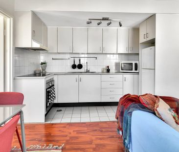 One Bedroom Apartment in the Heart of Neutral Bay - Photo 2