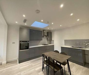 D Floor Flat High Street Colliers Wood, London, SW19 - Photo 6