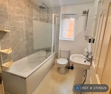 1 bedroom in a house share to rent - Photo 2