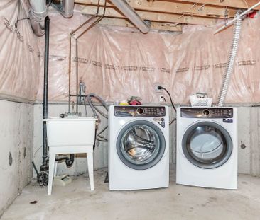 For Lease - 2 Oglevie Drive, Whitby, Ontario - Photo 4