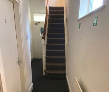 Flat 2, Conference Road, Armley, Leeds, LS12 3DX - Photo 5