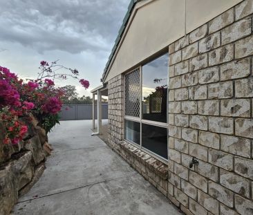 Stunning Double Storey Home in Underwood - Photo 3
