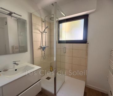 Location Appartement 2 pièces 50m² HYERES 83400 - Photo 5