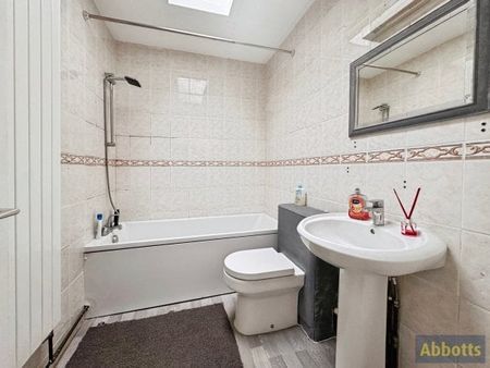 Ferry Road, Hockley, SS5 6NA - Photo 3