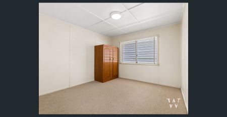 Charming Timber Home in the Heart of Warwick – Space, Comfort & Convenience - Photo 4