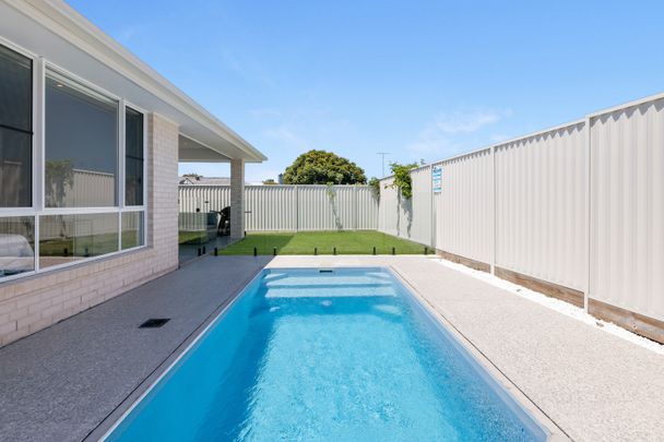 137A Barrier Reef Drive, Mermaid Waters QLD 4218 - House For Rent | Domain - Photo 1