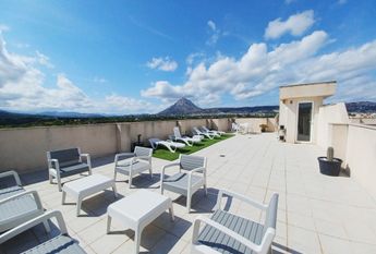 WINTER RENTAL. SPACIOUS PENTHOUSE APARTMENT FOR RENT WITH LARGE TERRACE