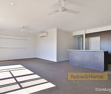 MODERN 3 BEDROOM FAMILY HOME WITH AIR CON. - Photo 1