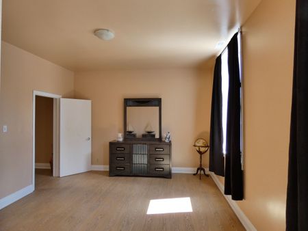For Lease - 201 Main Street Unit# 1, Newmarket, Ontario - Photo 2