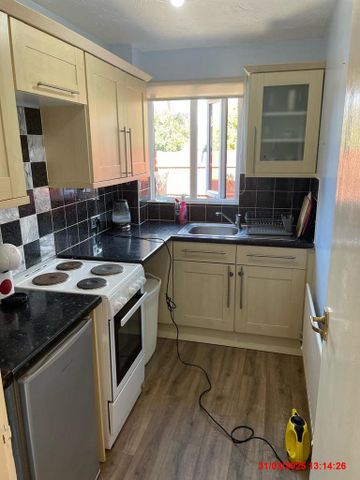 1 bedroom flat to rent - Photo 2