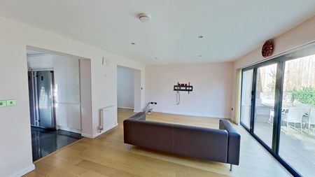5 bedroom detached house to rent - Photo 3