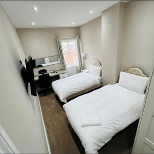 Gaolgate Suites, Stafford, ST16 - Photo 2