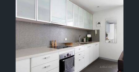 Stylish, Spacious and Right in the Heart of Collingwood - Photo 4