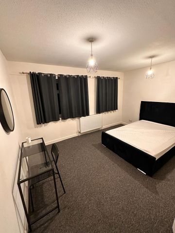 4 bedroom terraced house to rent - Photo 5