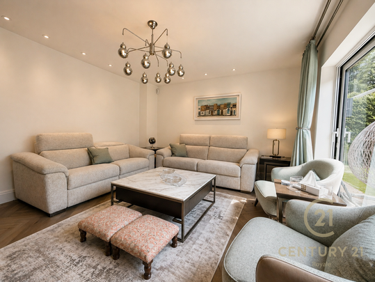 4 bedroom detached house to rent - Photo 1