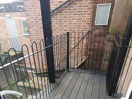 Flat to rent on - Photo 2