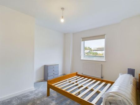 1 bedroom in a flat share to rent - Photo 5