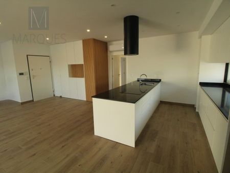 3 bedroom luxury House for rent in Quinta Valadares, Seixal, Distrito de Setúbal - Photo 4